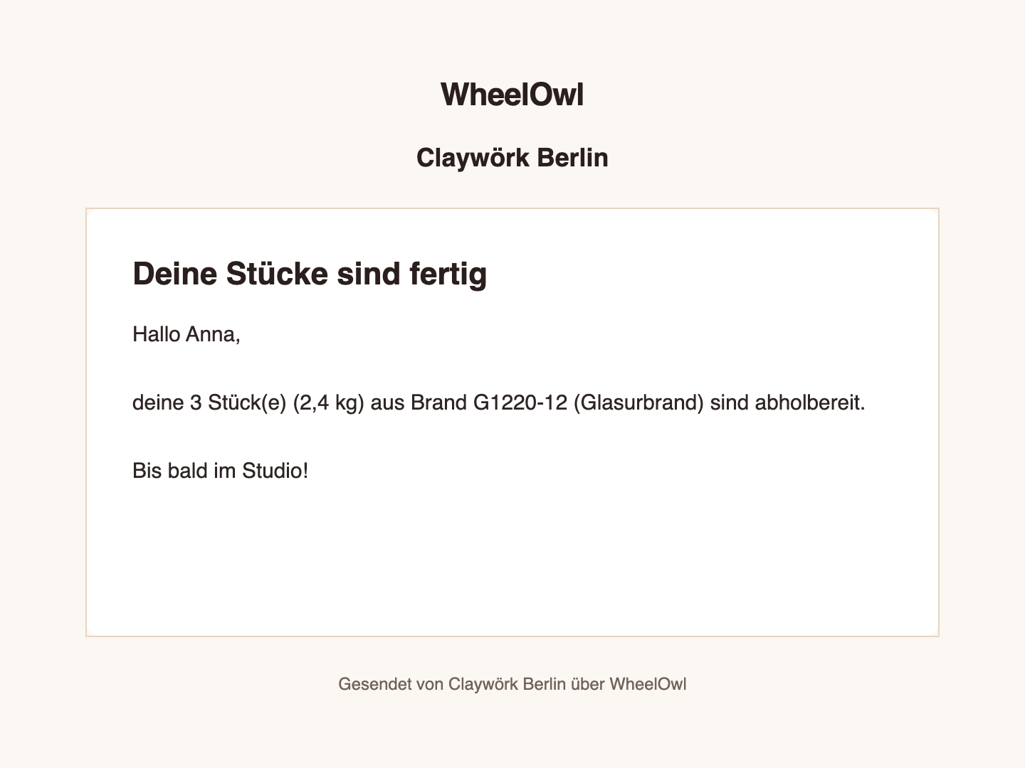 Fertig-Benachrichtigung per E-Mail an ein Mitglied: „Deine Stücke sind fertig“ mit Anzahl, Gewicht und Brand